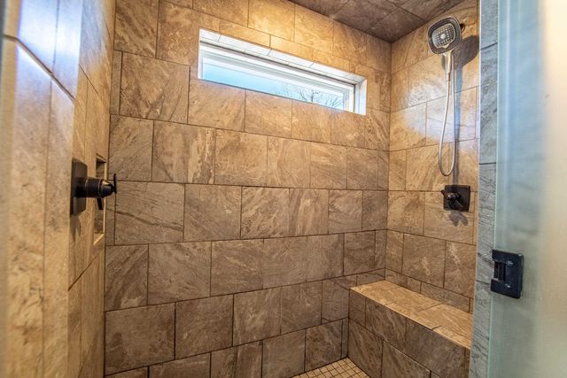 865 SYLVAN DR, Savannah, TN 38372