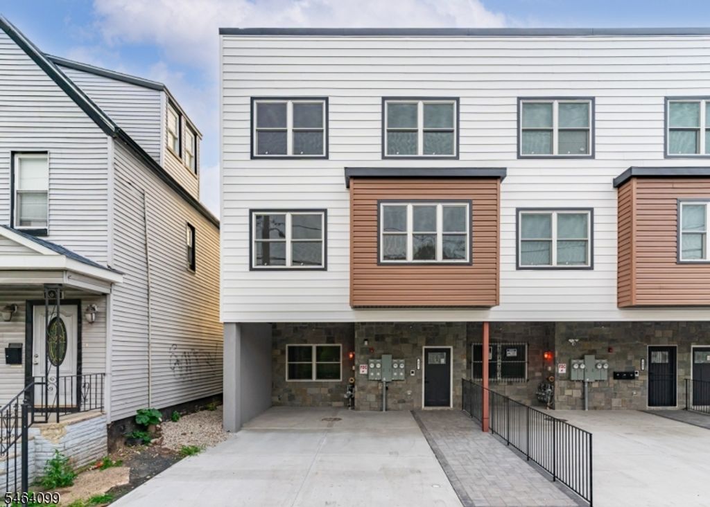647 S 10Th St, Newark City, NJ 07108 — exterior