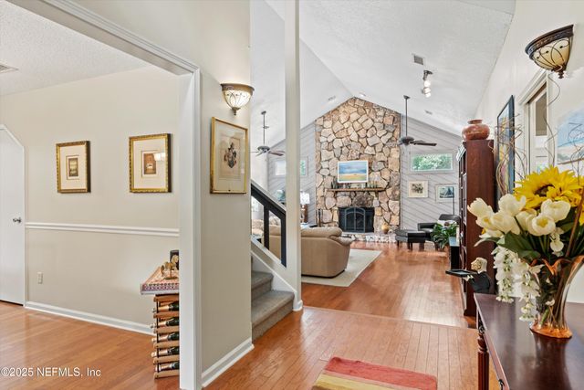 4654 ORTEGA FARMS Circle, Jacksonville, FL 32210
