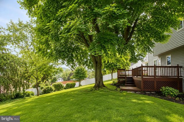 5221 MEADOWBROOK DR, Mechanicsburg, PA 17050