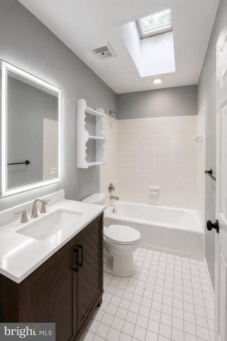 5221 MEADOWBROOK DR, Mechanicsburg, PA 17050