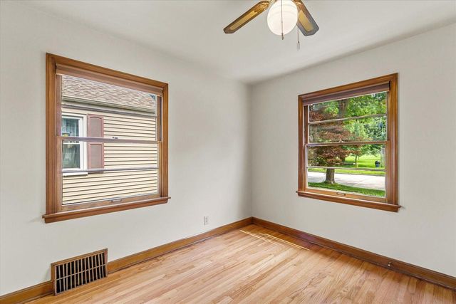 1818 E Fernwood AVENUE, Milwaukee, WI 53207