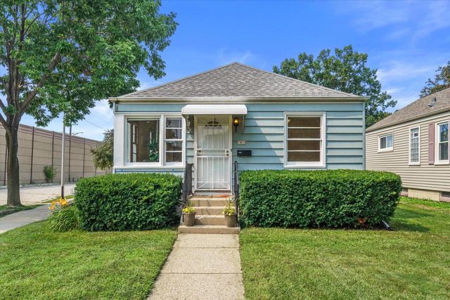 1818 E Fernwood AVENUE, Milwaukee, WI 53207