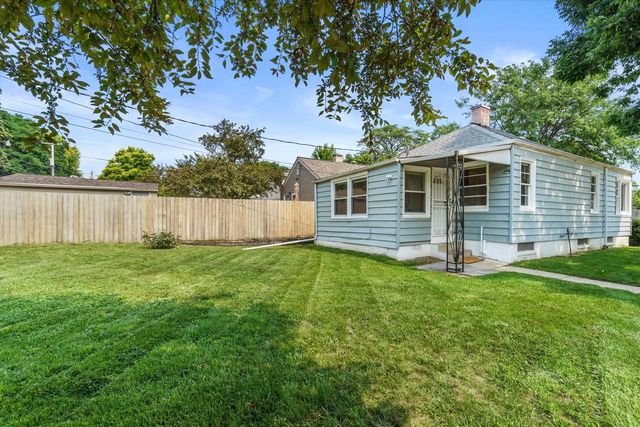 1818 E Fernwood AVENUE, Milwaukee, WI 53207