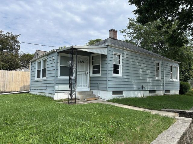 1818 E Fernwood AVENUE, Milwaukee, WI 53207