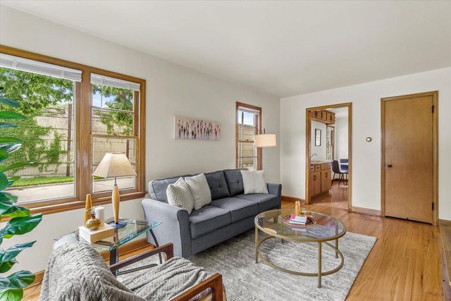 1818 E Fernwood AVENUE, Milwaukee, WI 53207