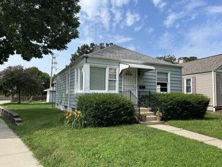 1818 E Fernwood AVENUE, Milwaukee, WI 53207