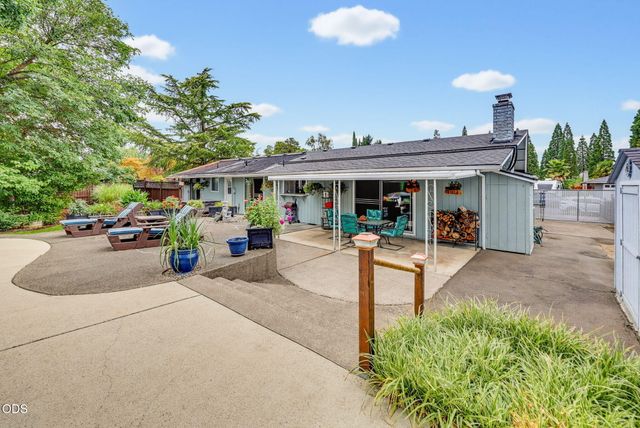 1964 Camellia Avenue, Medford, OR 97504