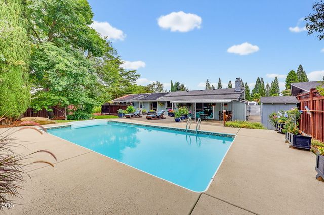1964 Camellia Avenue, Medford, OR 97504