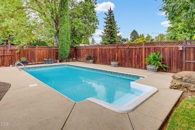 1964 Camellia Avenue, Medford, OR 97504