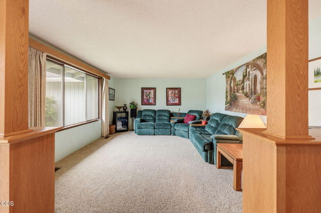 1964 Camellia Avenue, Medford, OR 97504