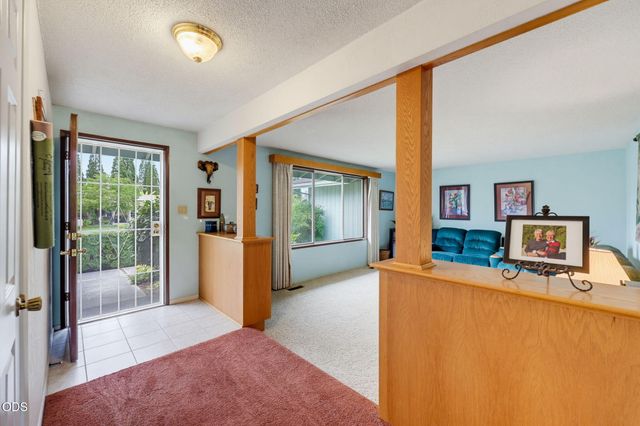 1964 Camellia Avenue, Medford, OR 97504