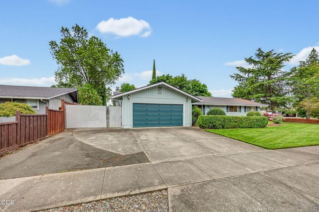 1964 Camellia Avenue, Medford, OR 97504