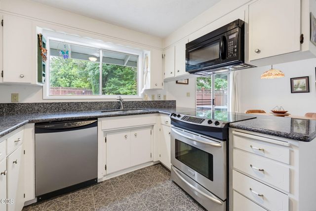 1964 Camellia Avenue, Medford, OR 97504