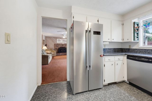 1964 Camellia Avenue, Medford, OR 97504