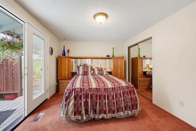 1964 Camellia Avenue, Medford, OR 97504