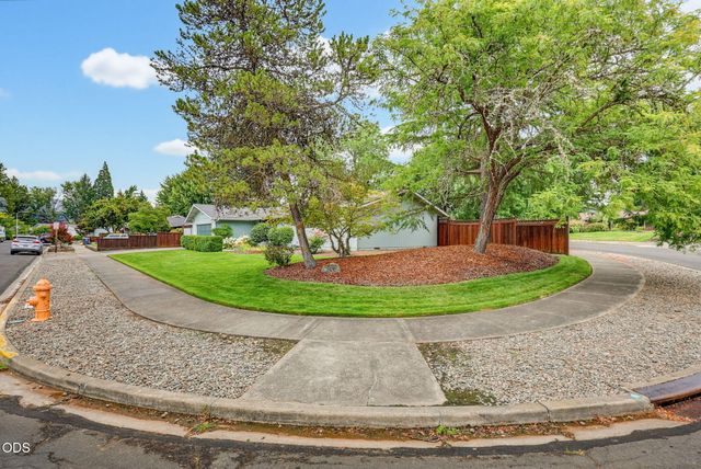 1964 Camellia Avenue, Medford, OR 97504