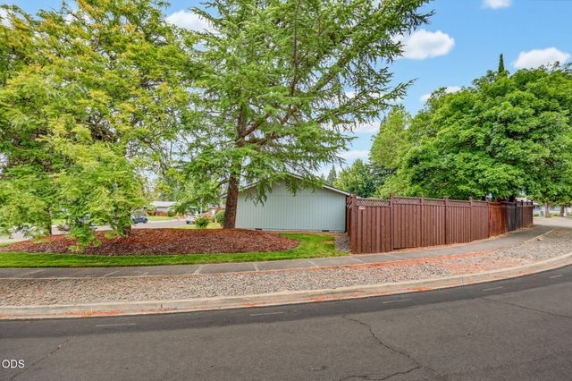 1964 Camellia Avenue, Medford, OR 97504