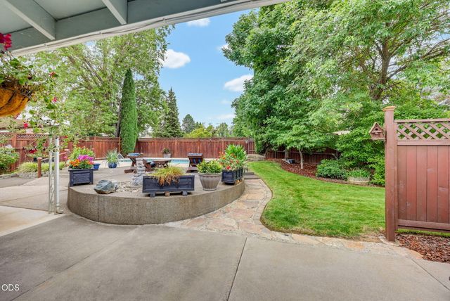1964 Camellia Avenue, Medford, OR 97504