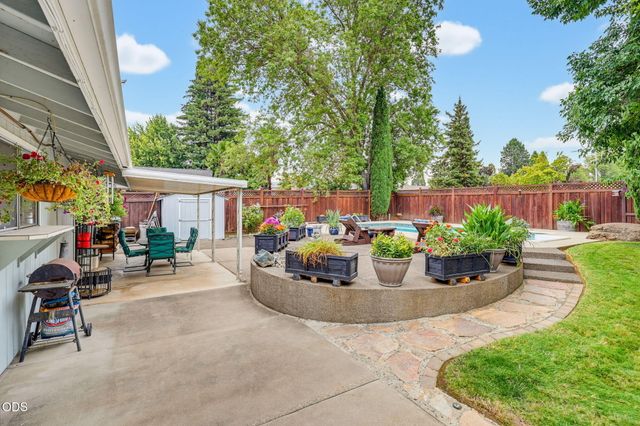 1964 Camellia Avenue, Medford, OR 97504