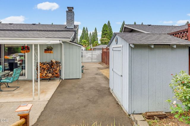 1964 Camellia Avenue, Medford, OR 97504
