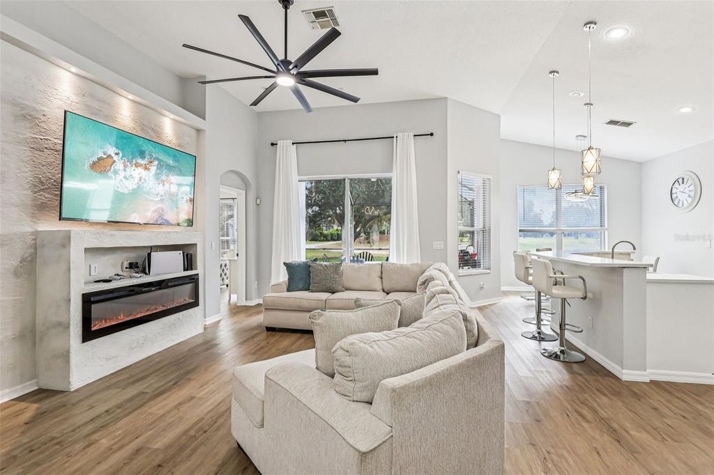 Image 2 of property listing at 221 WESTMORELAND CIRCLE, Kissimmee, FL 34744