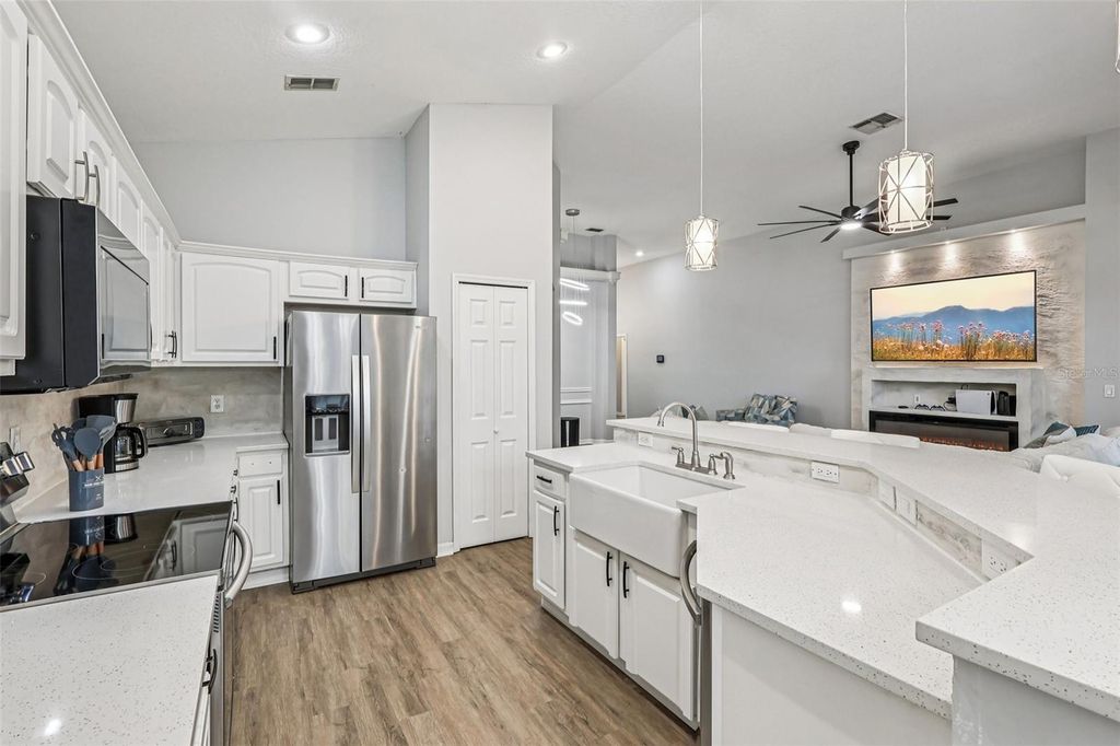 Image 11 of property listing at 221 WESTMORELAND CIRCLE, Kissimmee, FL 34744