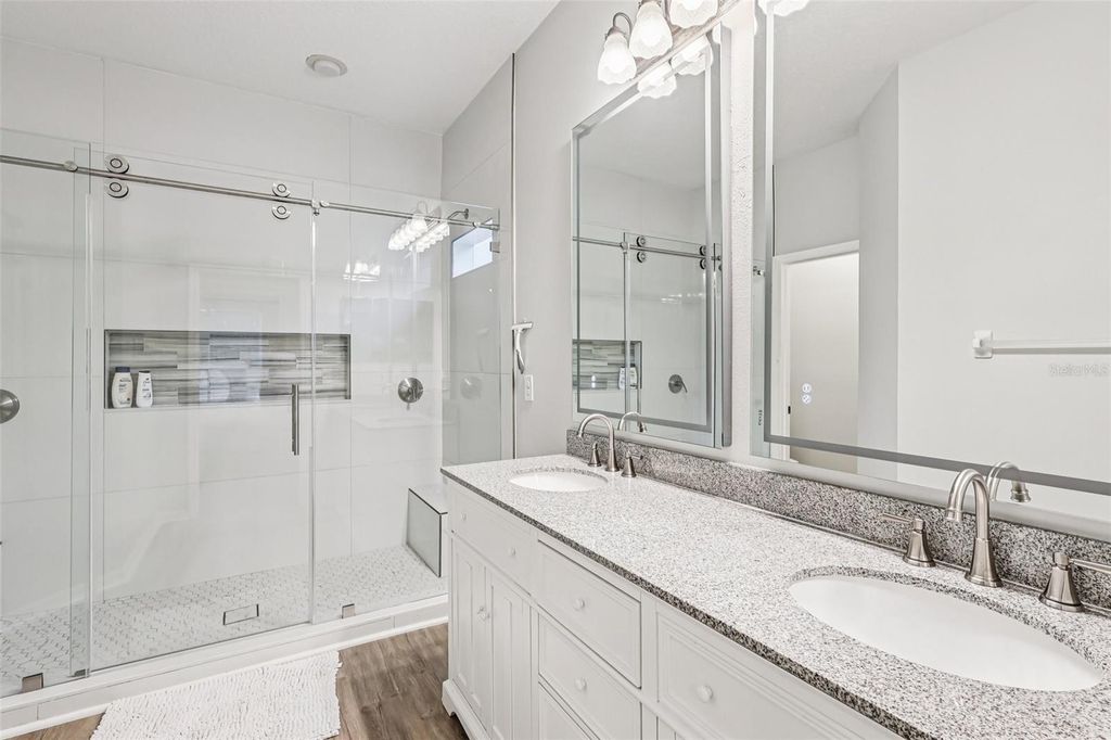 Image 17 of property listing at 221 WESTMORELAND CIRCLE, Kissimmee, FL 34744