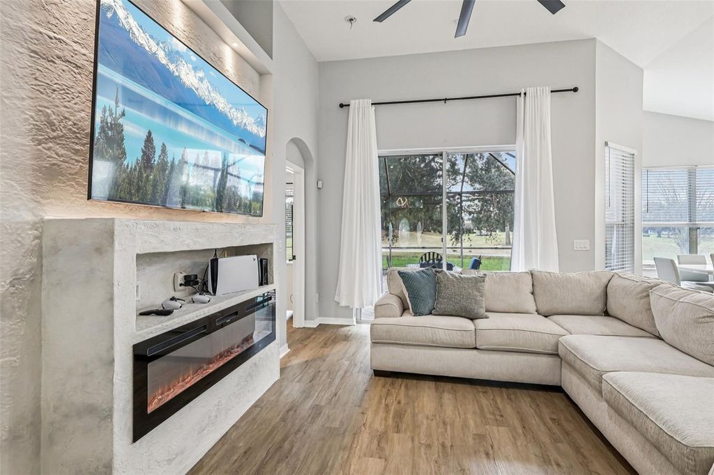 Image 3 of property listing at 221 WESTMORELAND CIRCLE, Kissimmee, FL 34744