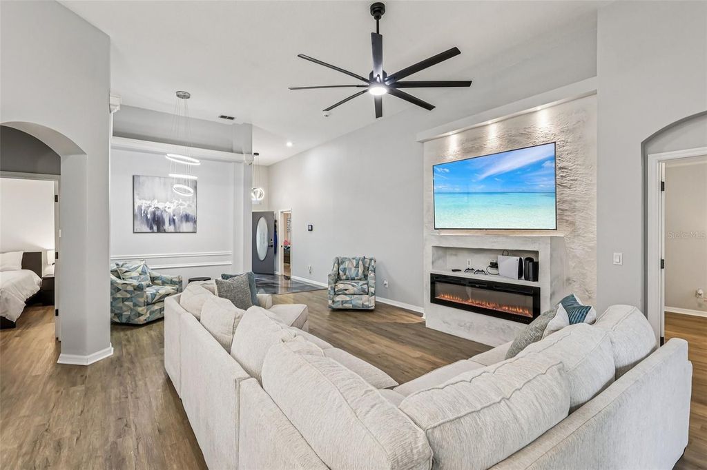 Image 4 of property listing at 221 WESTMORELAND CIRCLE, Kissimmee, FL 34744