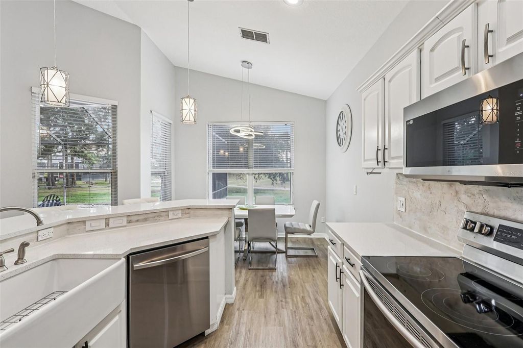 Image 10 of property listing at 221 WESTMORELAND CIRCLE, Kissimmee, FL 34744