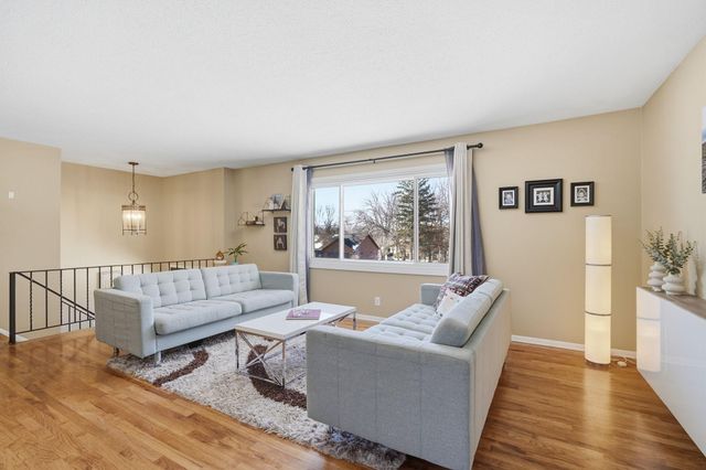 8671 Red Oak Drive, Eden Prairie, MN 55347