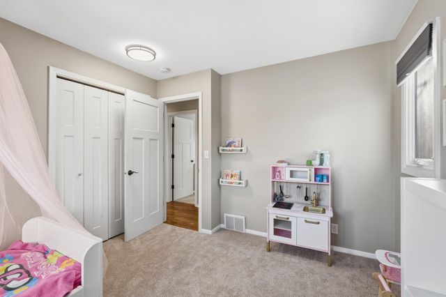 8671 Red Oak Drive, Eden Prairie, MN 55347