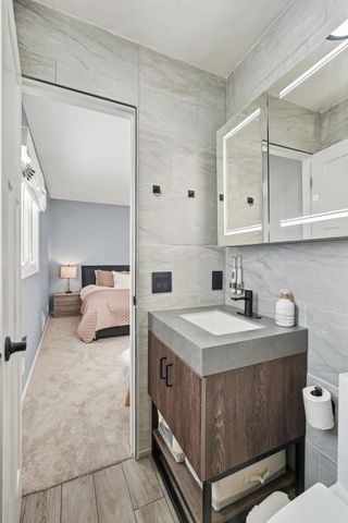 8671 Red Oak Drive, Eden Prairie, MN 55347