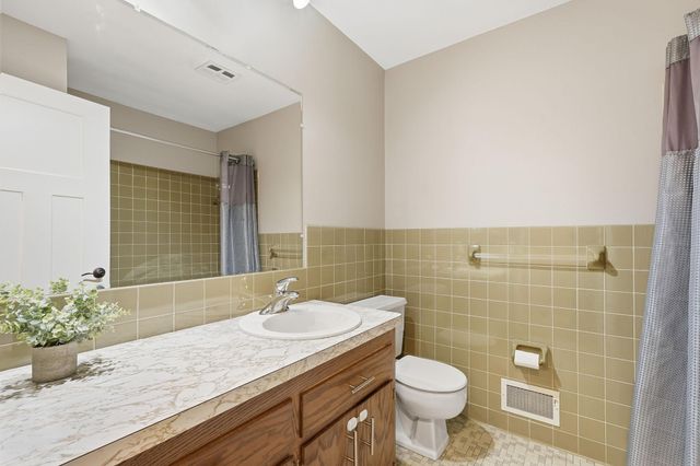 8671 Red Oak Drive, Eden Prairie, MN 55347