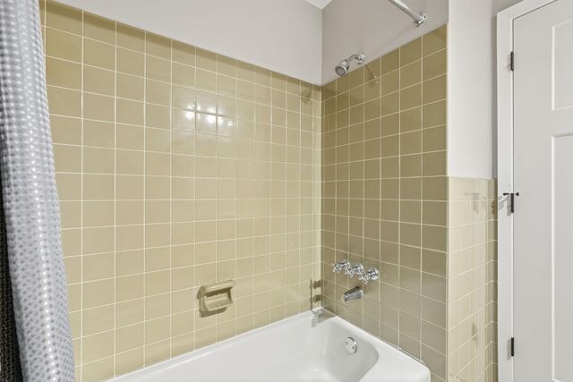 8671 Red Oak Drive, Eden Prairie, MN 55347