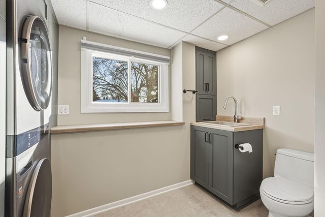 8671 Red Oak Drive, Eden Prairie, MN 55347