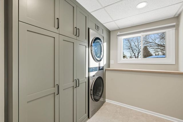 8671 Red Oak Drive, Eden Prairie, MN 55347