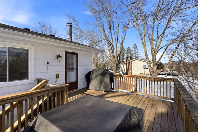 8671 Red Oak Drive, Eden Prairie, MN 55347