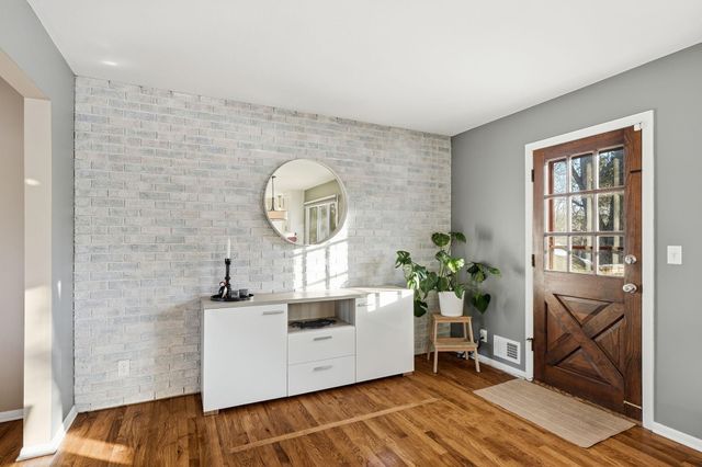 8671 Red Oak Drive, Eden Prairie, MN 55347