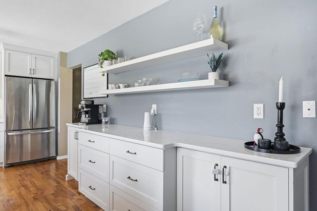 8671 Red Oak Drive, Eden Prairie, MN 55347