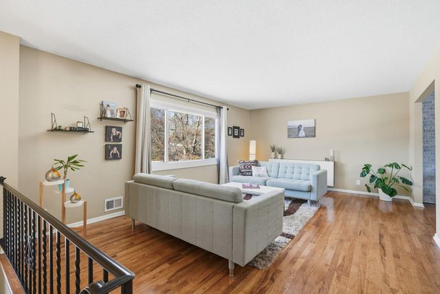 8671 Red Oak Drive, Eden Prairie, MN 55347