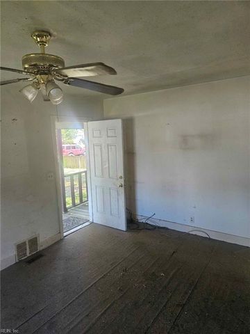 4201 Nautilus AVE, Chesapeake, VA 23325