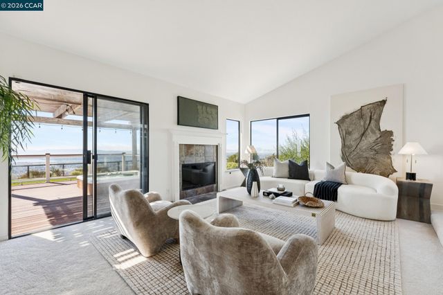 6317 Ridgemont Dr, Oakland, CA 94619