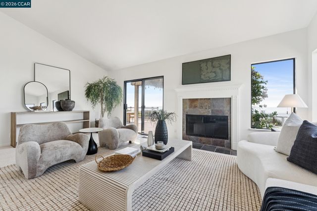 6317 Ridgemont Dr, Oakland, CA 94619