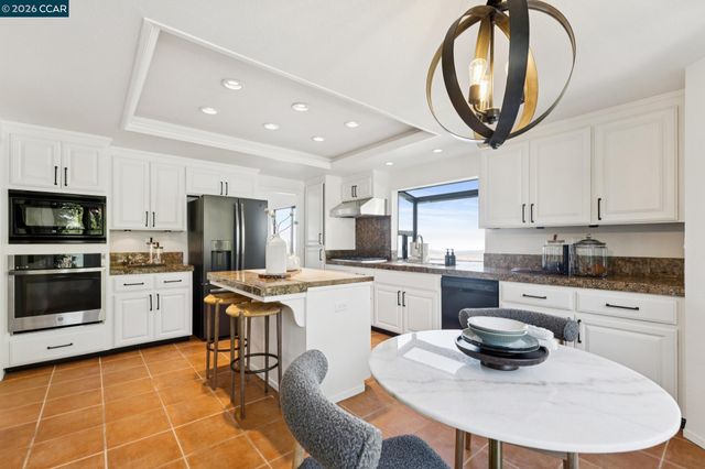 6317 Ridgemont Dr, Oakland, CA 94619