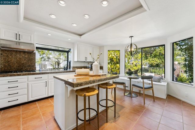6317 Ridgemont Dr, Oakland, CA 94619