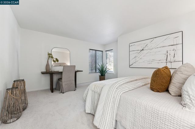 6317 Ridgemont Dr, Oakland, CA 94619
