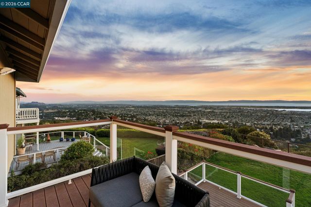 6317 Ridgemont Dr, Oakland, CA 94619