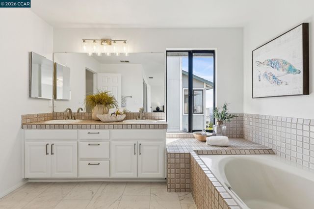 6317 Ridgemont Dr, Oakland, CA 94619